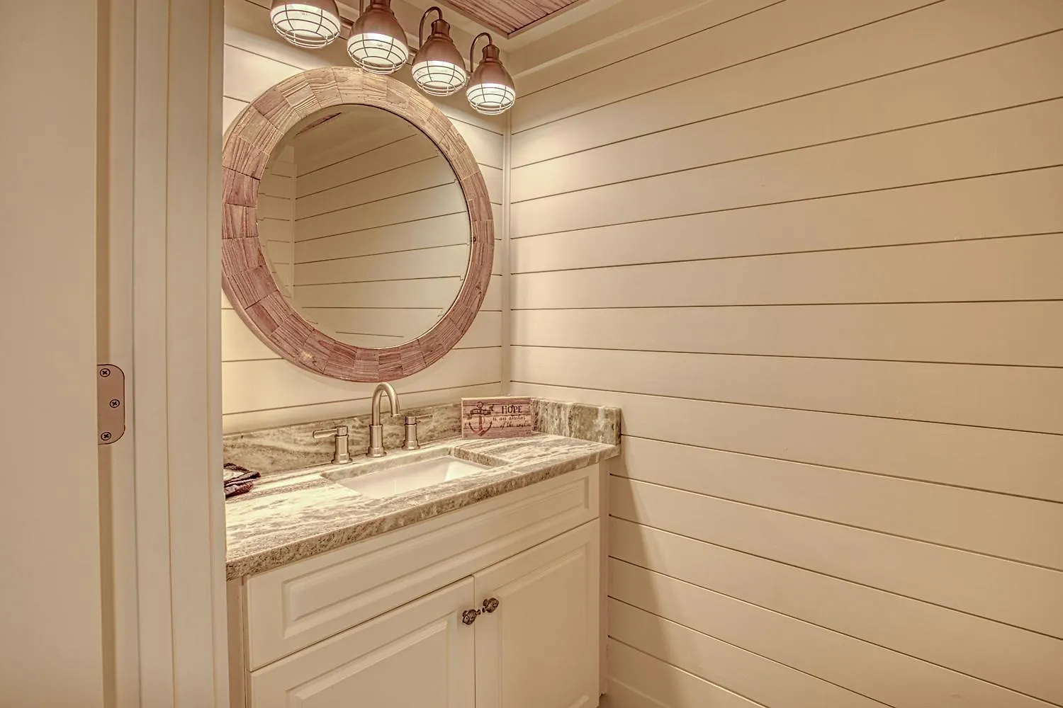 Holiday home Southbay 101 Completely Remodeled 3 Bedroom Townhome Only 30 Yards From The Beach Destin United States